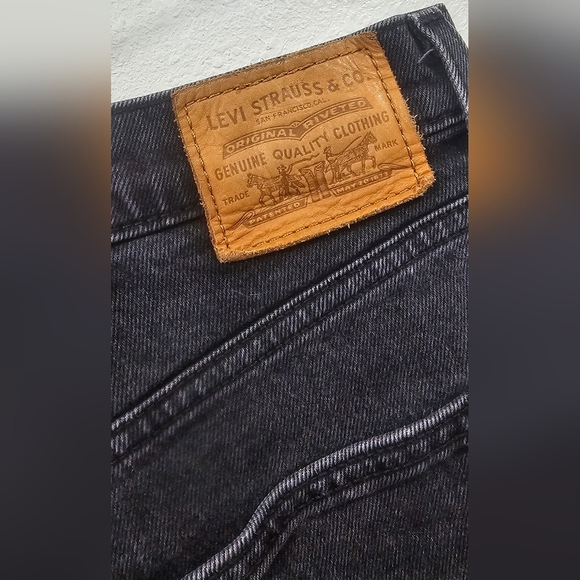 Levis Premium Women's Denim Big E Black Button Fly Ribcage Shorts Size 31 - Picture 3 of 15